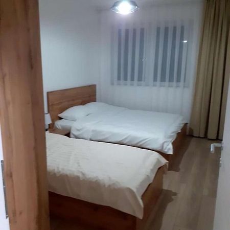 Banesa Ne Qender Te Pejes Apartman Kültér fotó