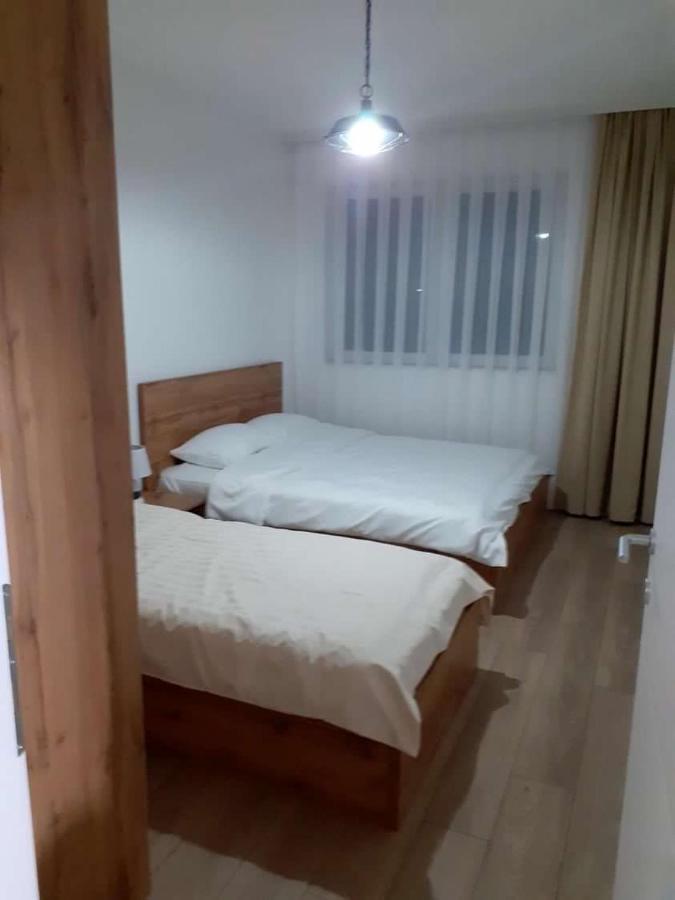 Banesa Ne Qender Te Pejes Apartman Kültér fotó